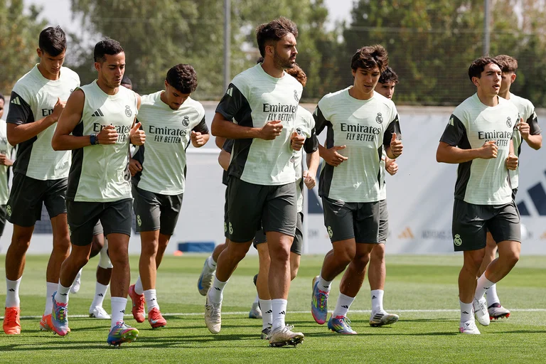 Real Madrid : les images du tout premier entraînement de Xabi Alonso