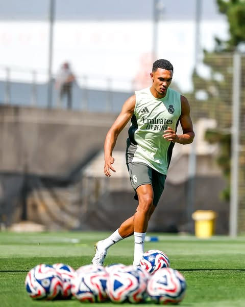 « J’ai du mal à réaliser » : Trent Alexander-Arnold se confie sur ses débuts