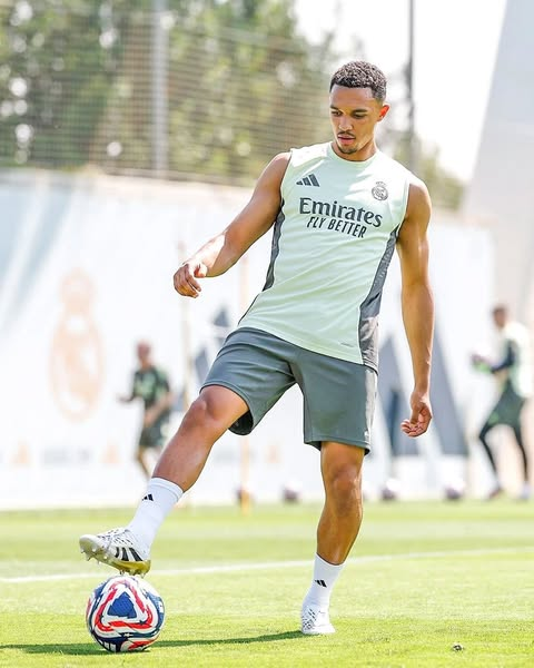 « J’ai du mal à réaliser » : Trent Alexander-Arnold se confie sur ses débuts