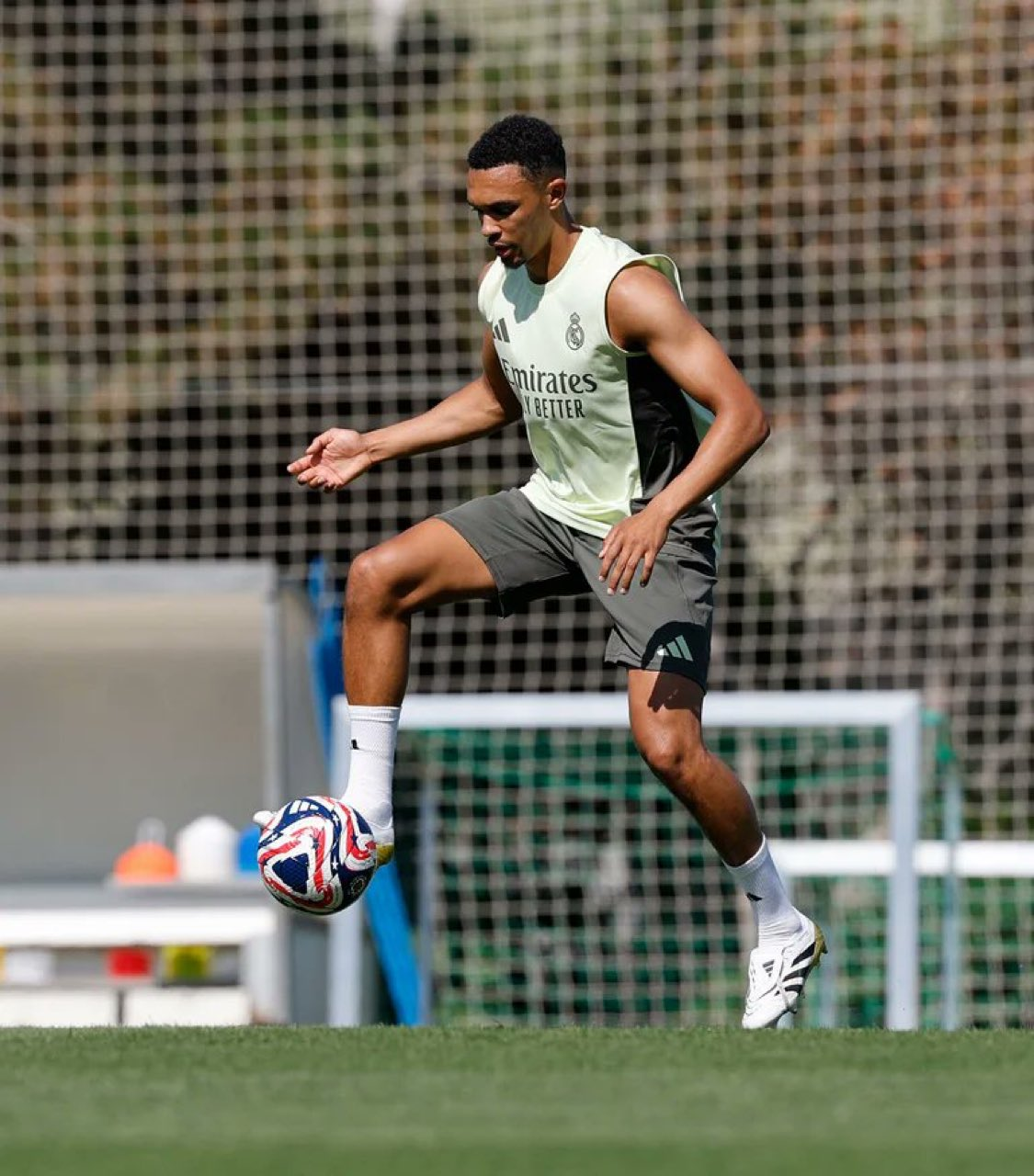Trent Alexander-Arnold déjà en danger ? Le Real Madrid s’inquiète ! 1 Trent Alexander-Arnold déjà en danger ? Le Real Madrid s’inquiète !