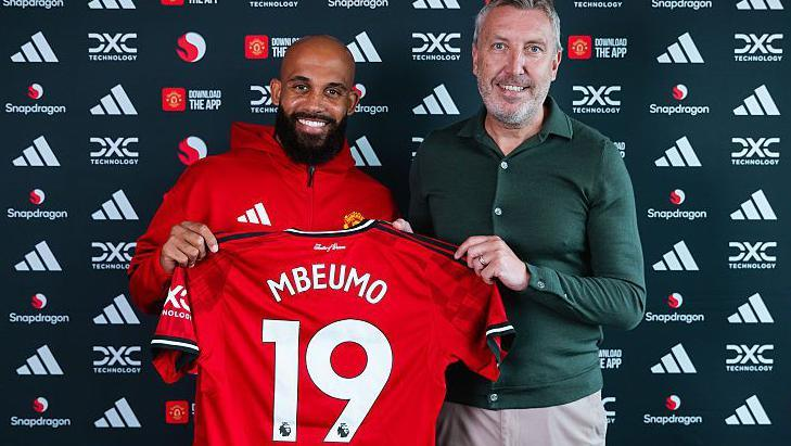  un Lion Indomptable rejoint Manchester United !