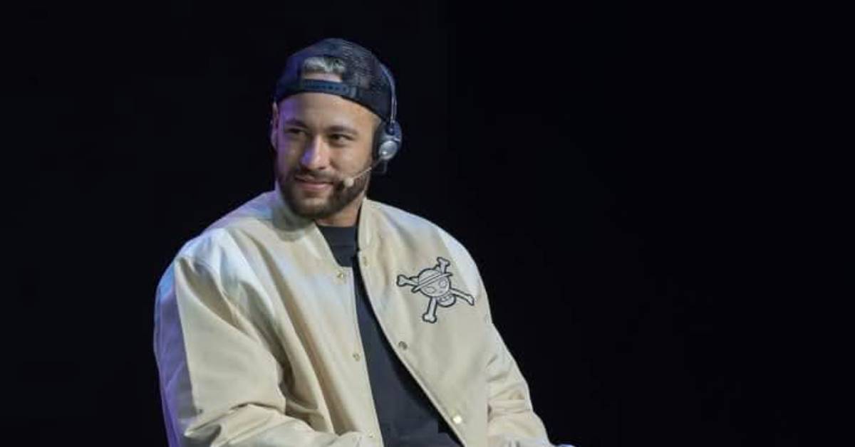 Neymar zappe Ronaldinho et choisit son meilleur milieu de terrain