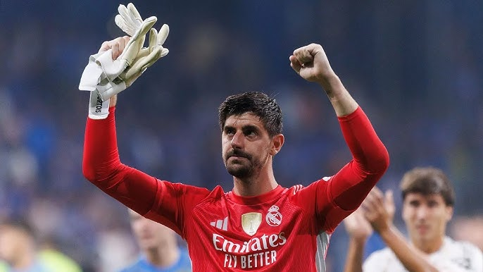 Thibaut Courtois réagit après la victoire du Real Madrid contre Oviedo