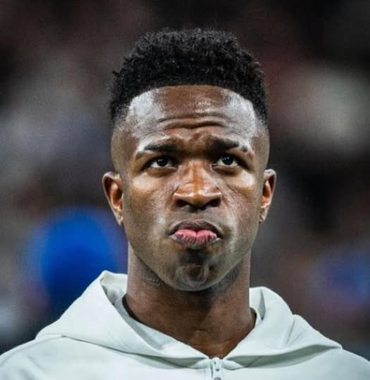 Coup de tonnerre : une offre colossale pour Vinicius Junior arrive à Madrid