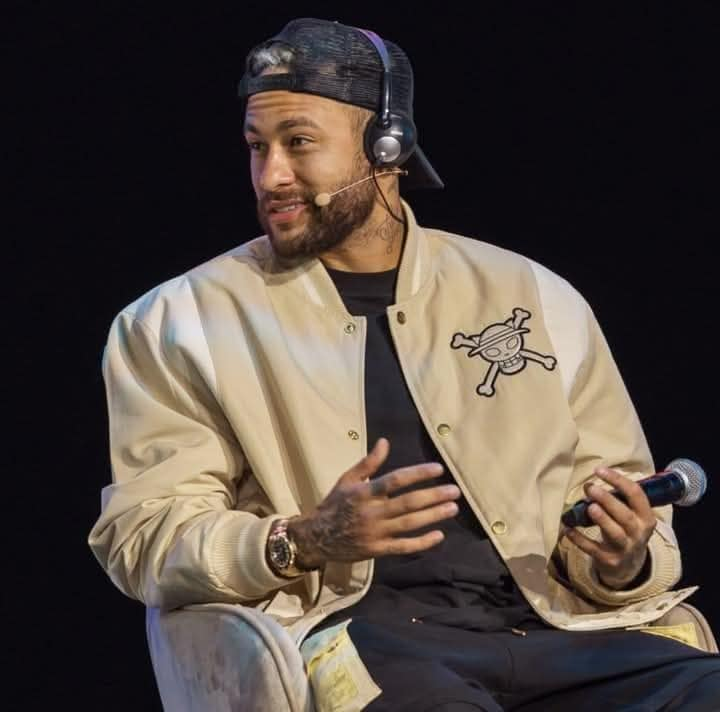 Neymar zappe Ronaldinho et choisit son meilleur milieu de terrain