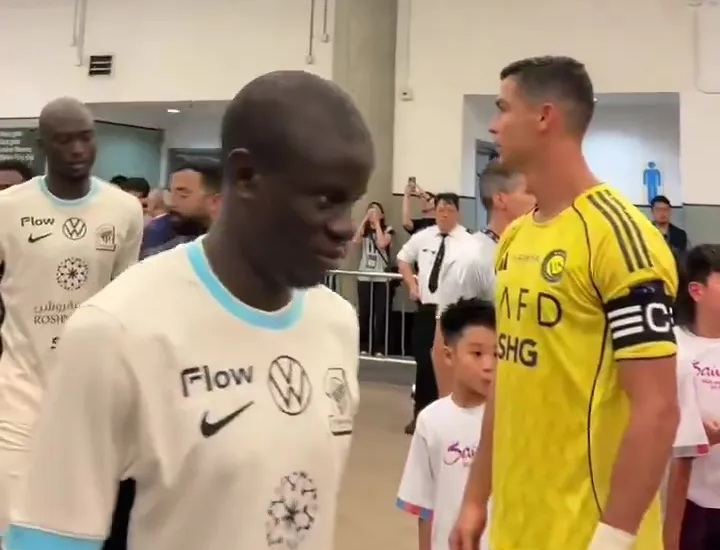 N’Golo Kanté snobe Cristiano Ronaldo : la vidéo enflamme la toile