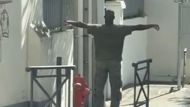 « Une mission avant de mourir » : Dianbobo Baldé interné aux urgences psychiatriques pour des propos inquiétants devant une école