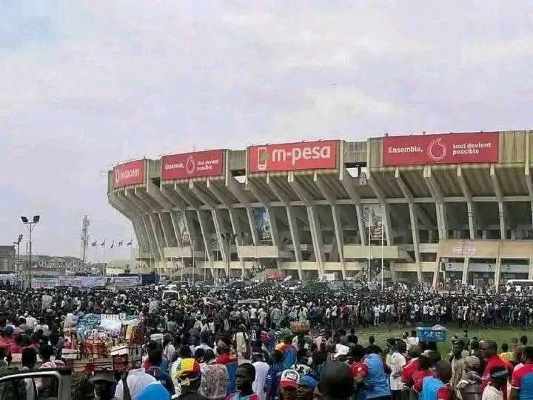 RDC – Sénégal : vidéo choquante, des supporters forcent l’entrée dans un stade déjà rempli !