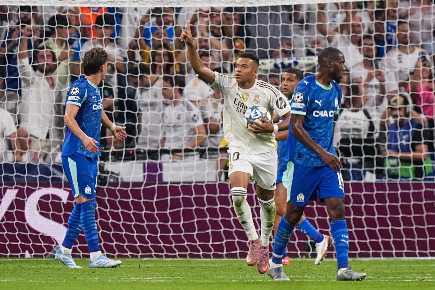 Real Madrid - OM : Nasri crie au scandale et lâche un énorme coup de gueule sur le 2e pénalty du Real 2 Real Madrid - OM : Nasri crie au scandale et lâche un énorme coup de gueule sur le 2e pénalty du Real