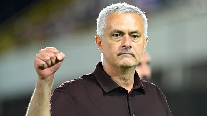 José Mourinho surprend tout le monde et signe dans un nouveau club !