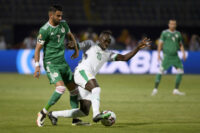 riyad mahrez a gauche au coude a coude avec sadio mane un duel que l on a eu en poule et que l on retrouvera en finale de la coupe d afrique des nations photo khaled desouki afp 1563292239
