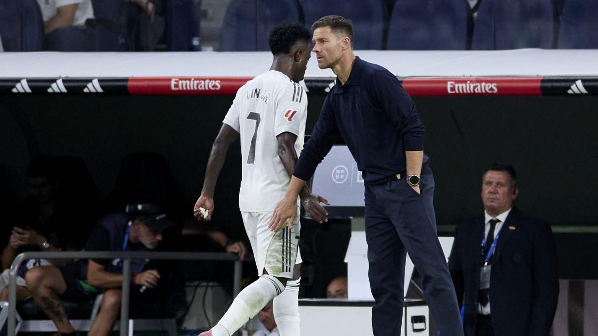 Real Madrid : la conversation clé entre Alonso et Vinicius révélée