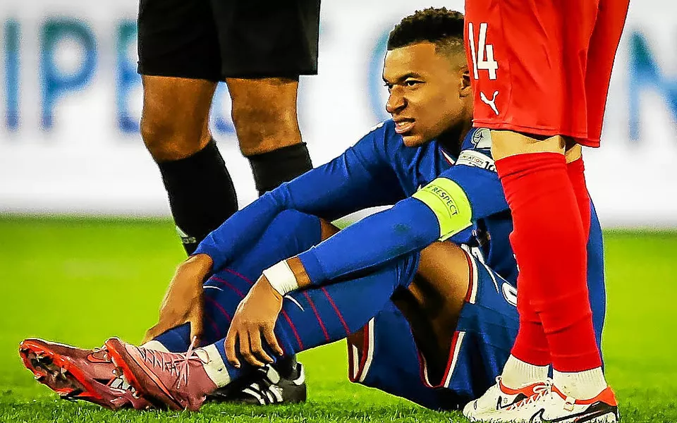 Mbappé quitte les Bleus… la raison choque les fans ! 2 Mbappé quitte les Bleus… la raison choque les fans !