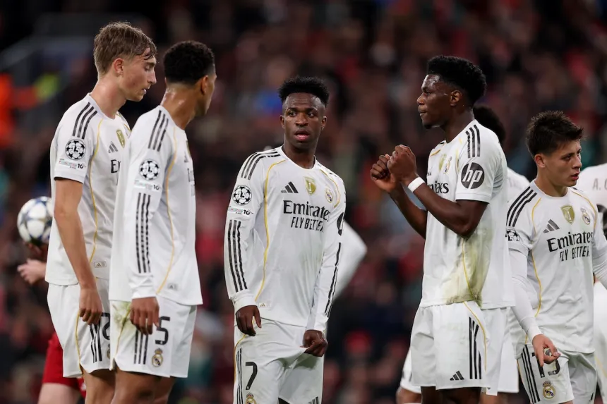 Coup de pression : Pérez appelle 2 joueurs après la défaite à Liverpool !