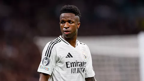 Une surprenante banderole pour Vinicius Jr déployée à Madrid !