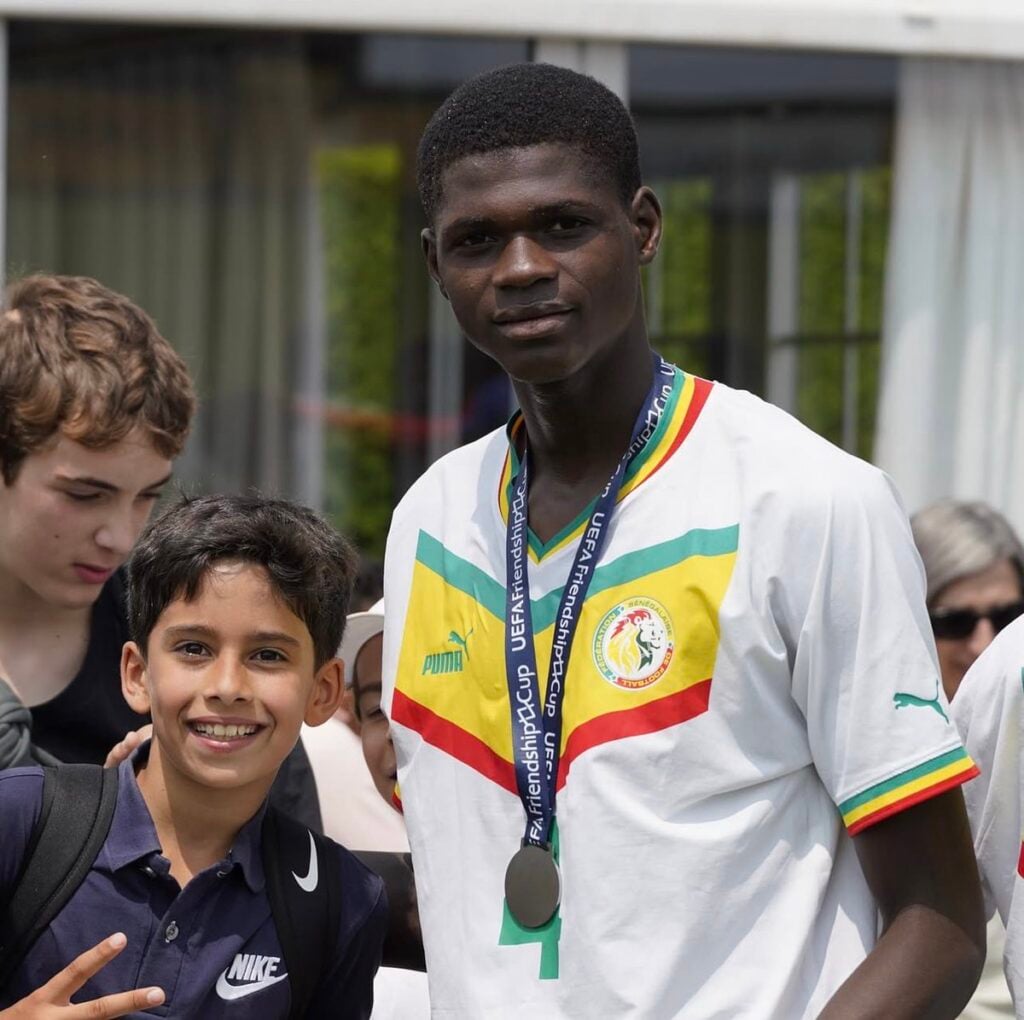 C’est officiel : une pépite internationale sénégalaise signe à Liverpool 