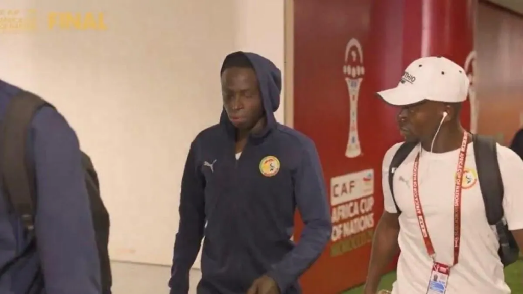 Cinq jours après la finale, la CAF surprend avec une décision contre Krépin Diatta