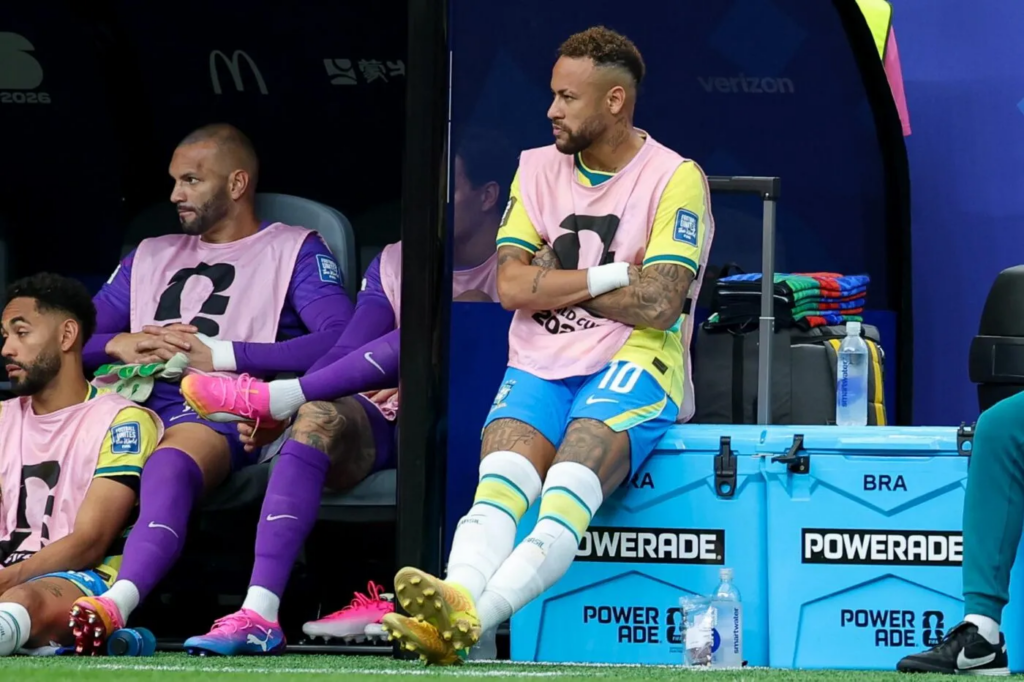 Kaká réagit à la décision de Ancelotti de laisser Neymar sur le banc
