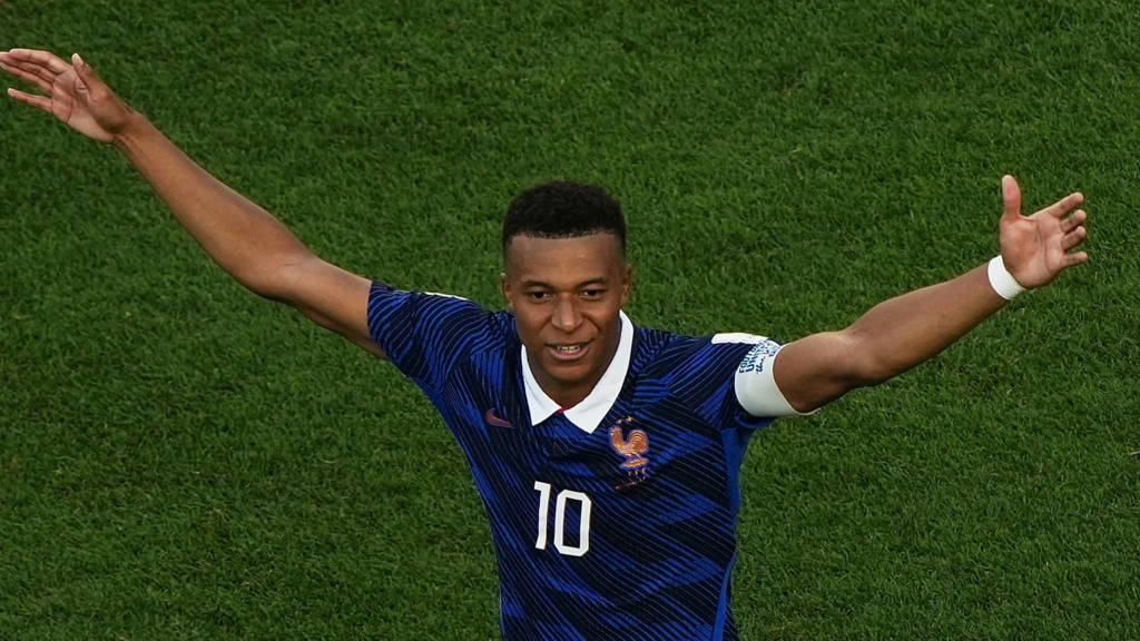 Kylian Mbappé fait trembler le Maroc avant le choc