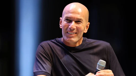 Official: here is Zidane's first match with the Blues