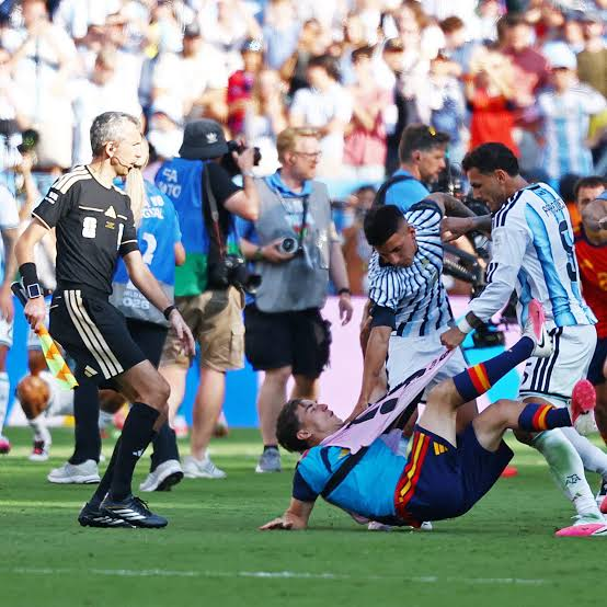 Mondial 2026 : Paredes explique son accrochage avec Gavi
